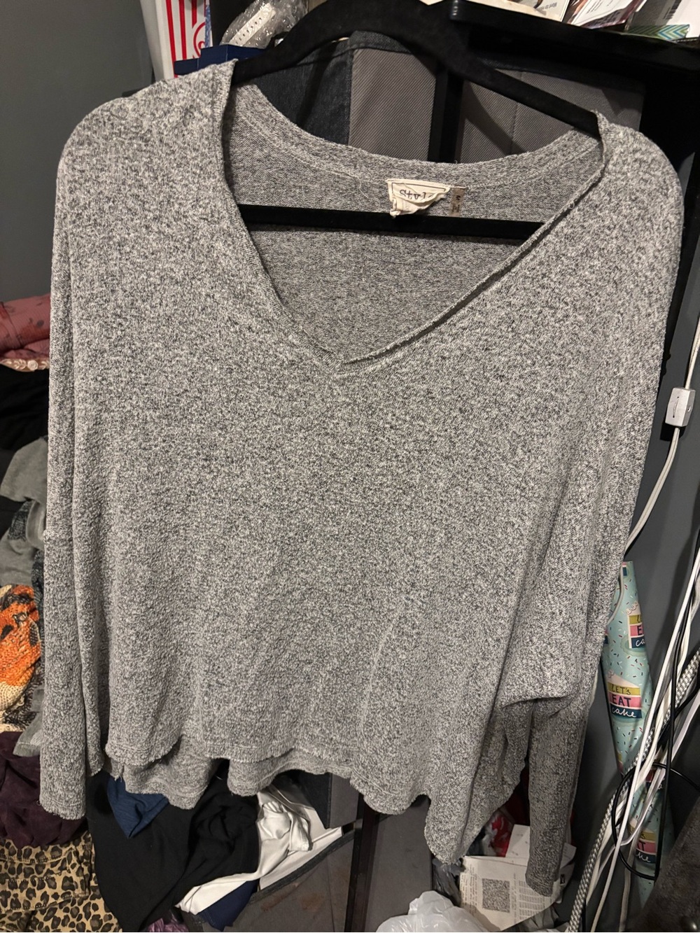Style Rack Heather Gray V-Neck Pullover Sweatshirt